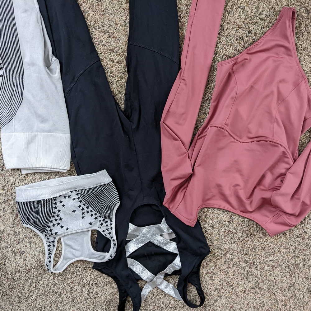 Fabletics Lot: Seamless Star Capri & Bra, Talia Thong body suit, Lennox cat suit